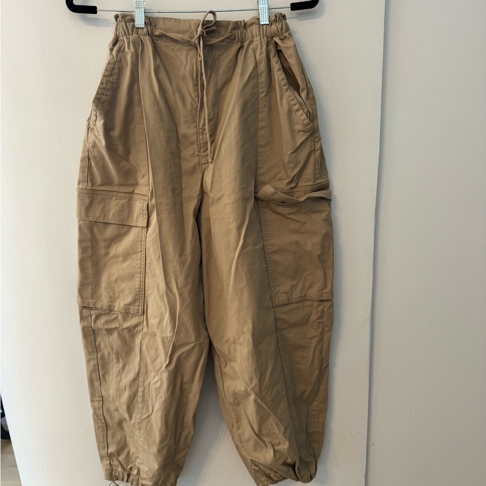 GAP Organic Cotton Cargo Parachute Pants fit like M